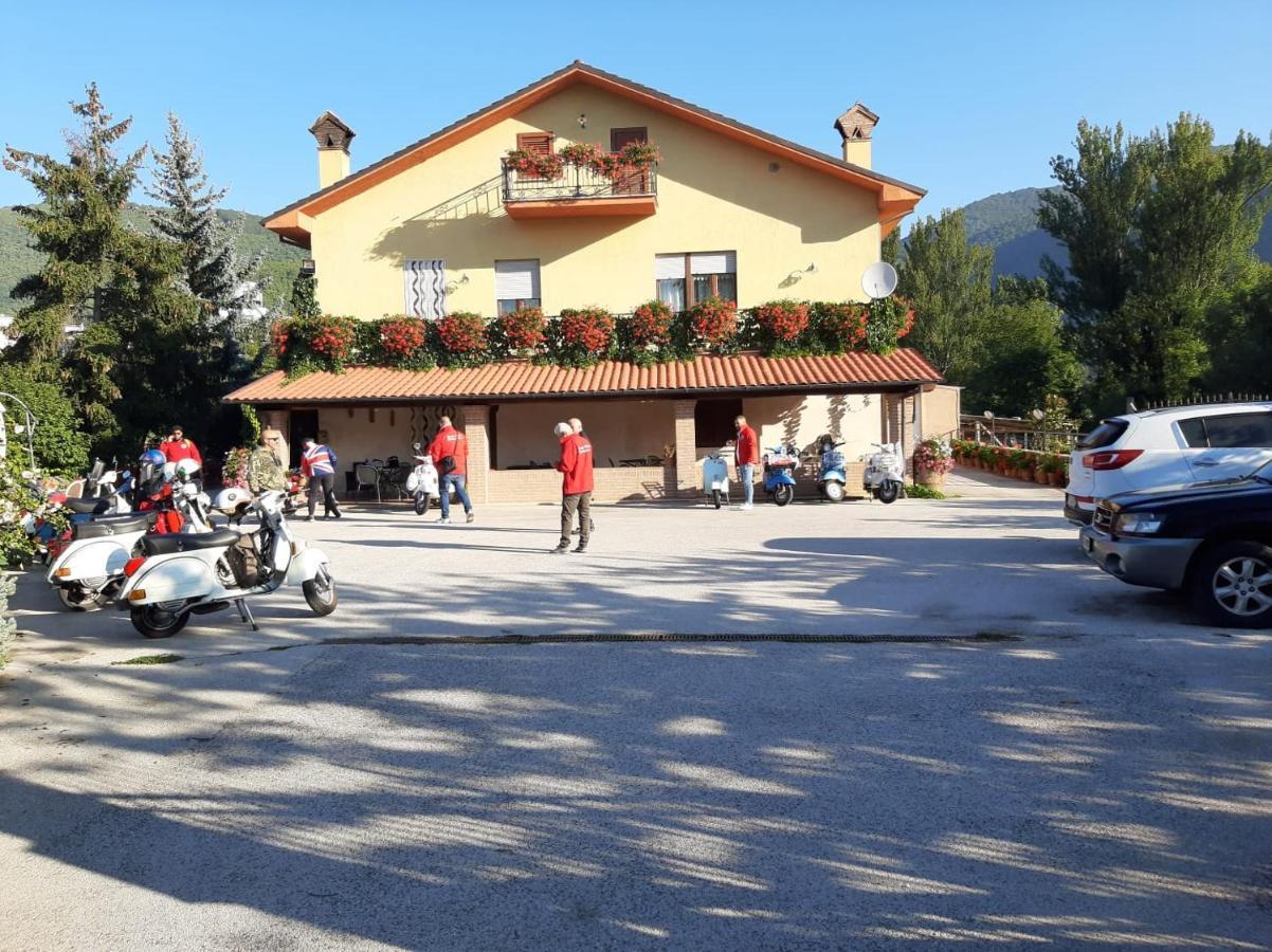 Le Stanze Di Bacco Villa Cagnano Amiterno Luaran gambar