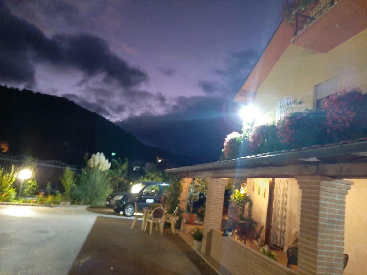 Le Stanze Di Bacco Villa Cagnano Amiterno Luaran gambar